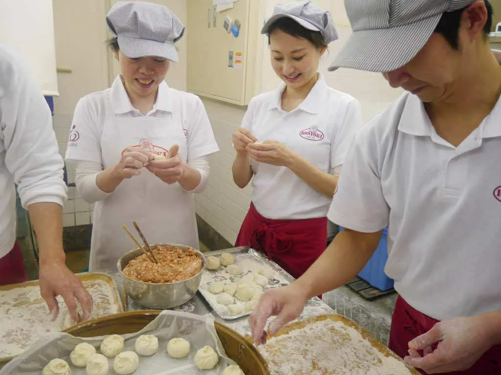 株式会社老祥記の豚饅頭づくりの現場（創業1915年）